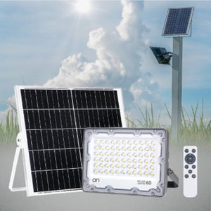 Faro solare 200W crepuscolare installato a parete esterna