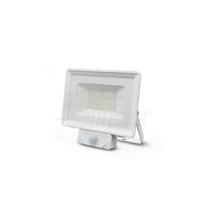Faro led 20W con sensore movimento installato a parete esterna
