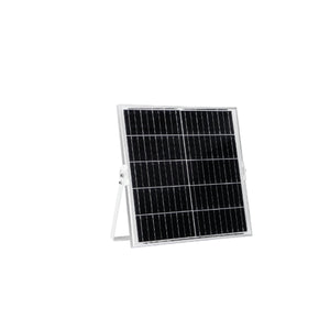 Faro led solare per esterno IP65 installato a parete
