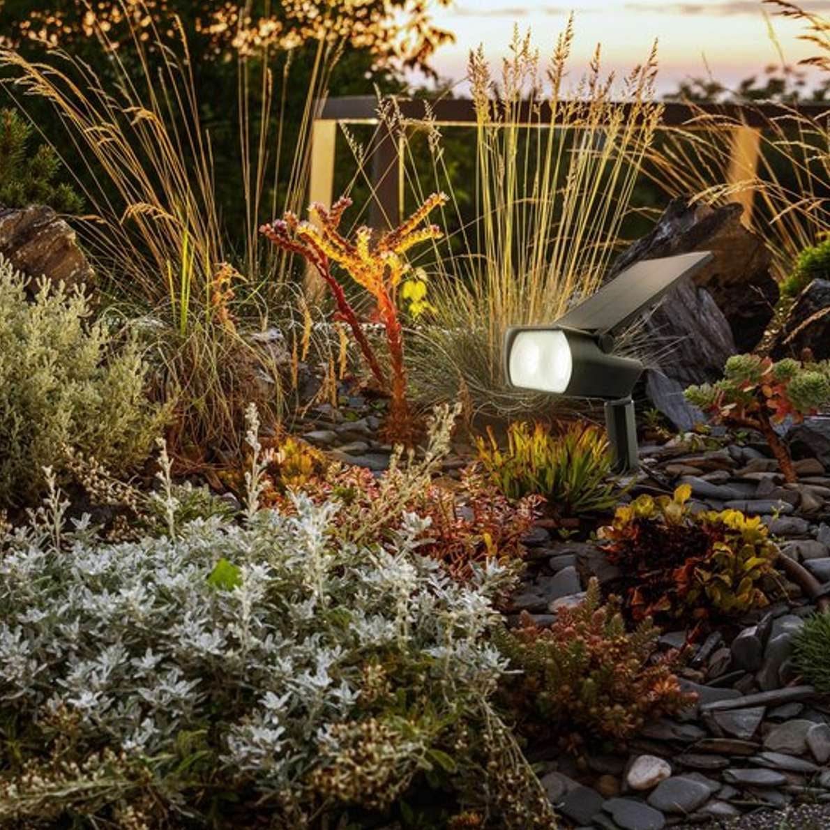 Faretti Solare da Giardino Picchetto 200 Lumen CCT 3white IP65