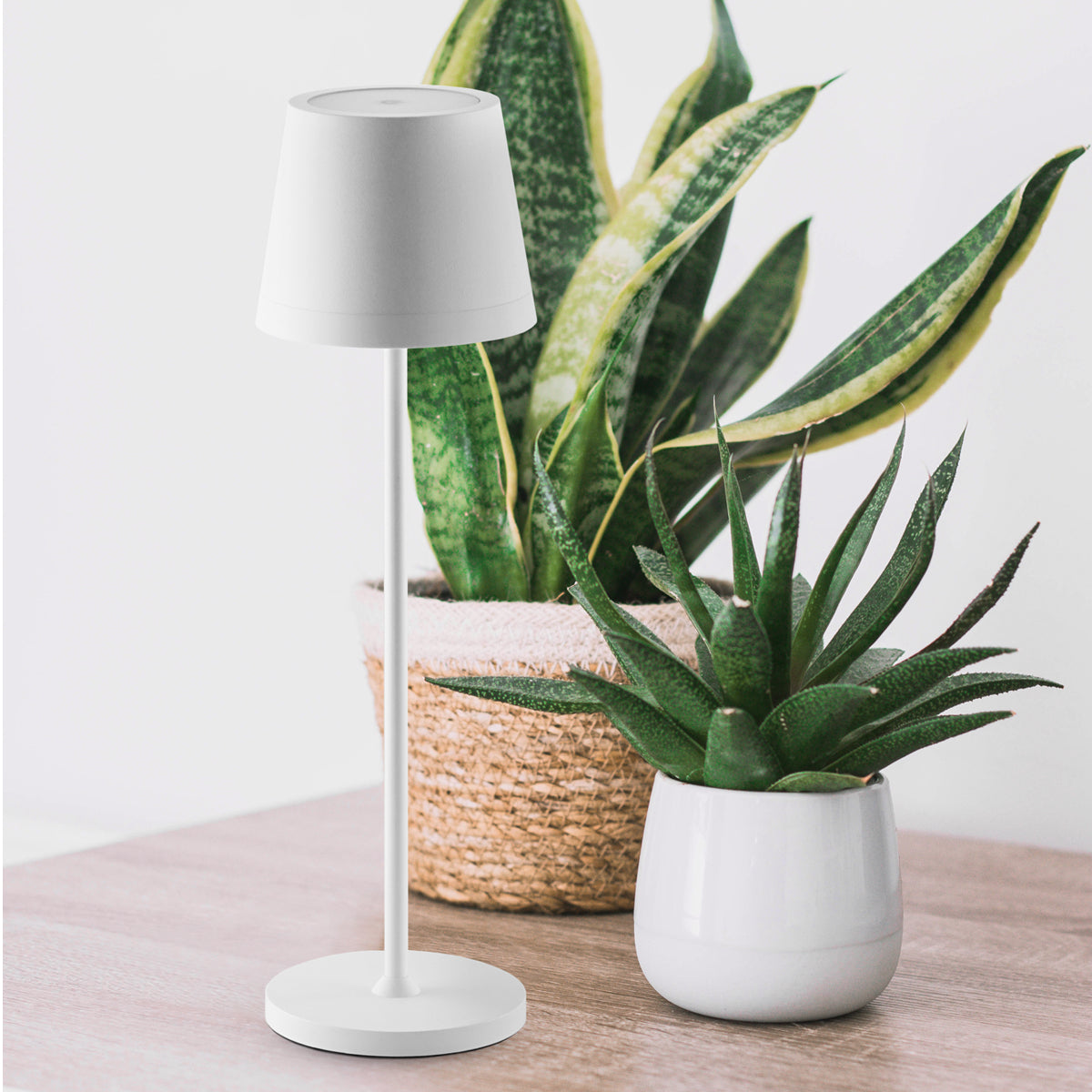 Lampada Led Ricaricabile da Tavolo Bianca Touch Dimmerabile Esterno Interno IP54 2700K